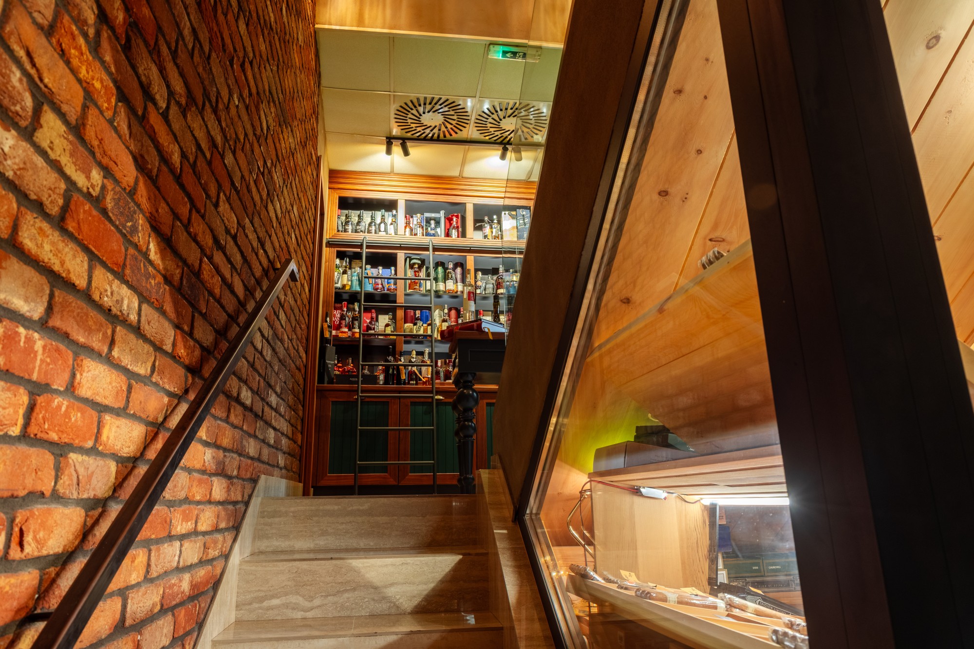 Cigar Lounge 7