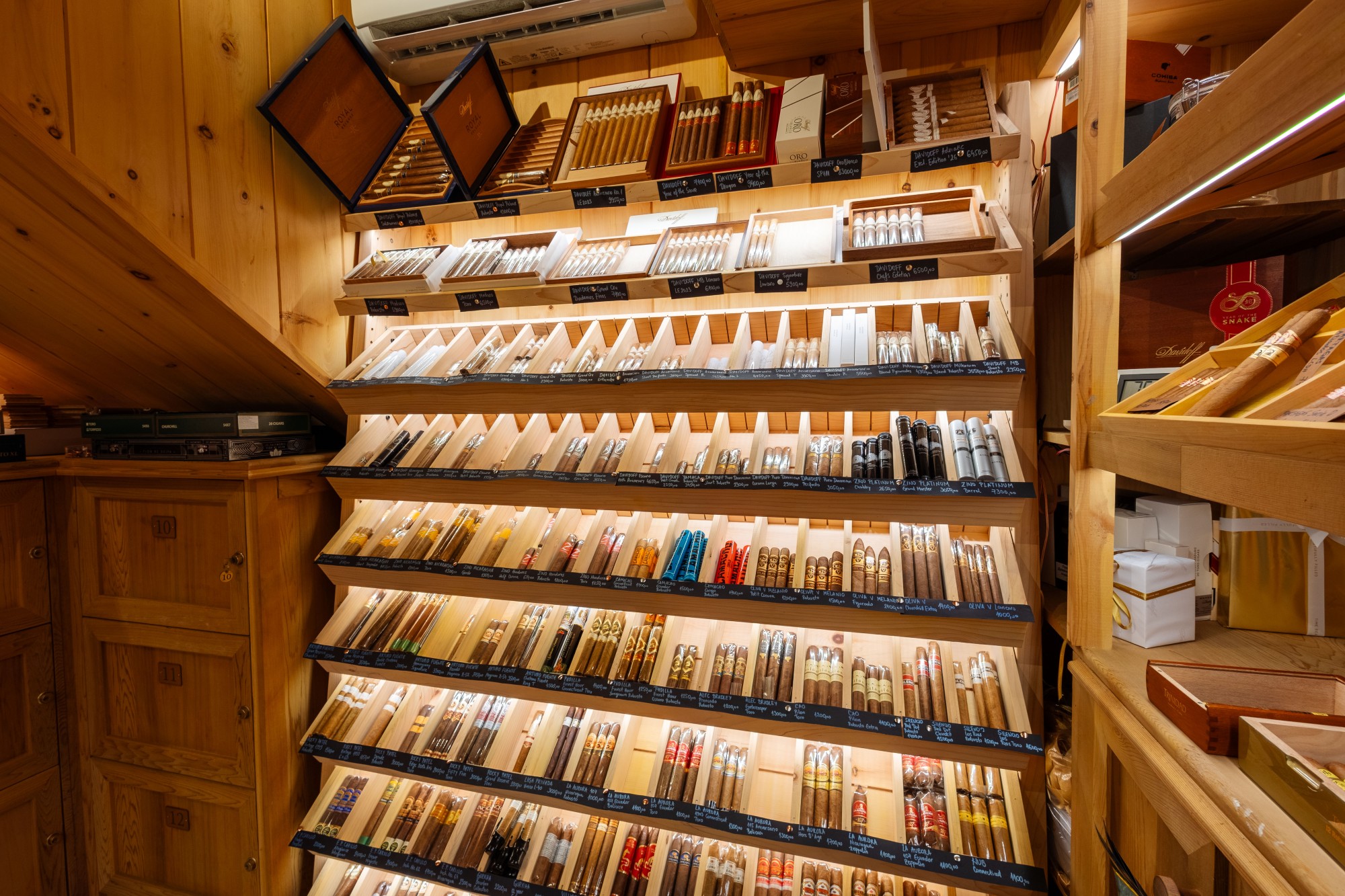 Walk-in humidor 1